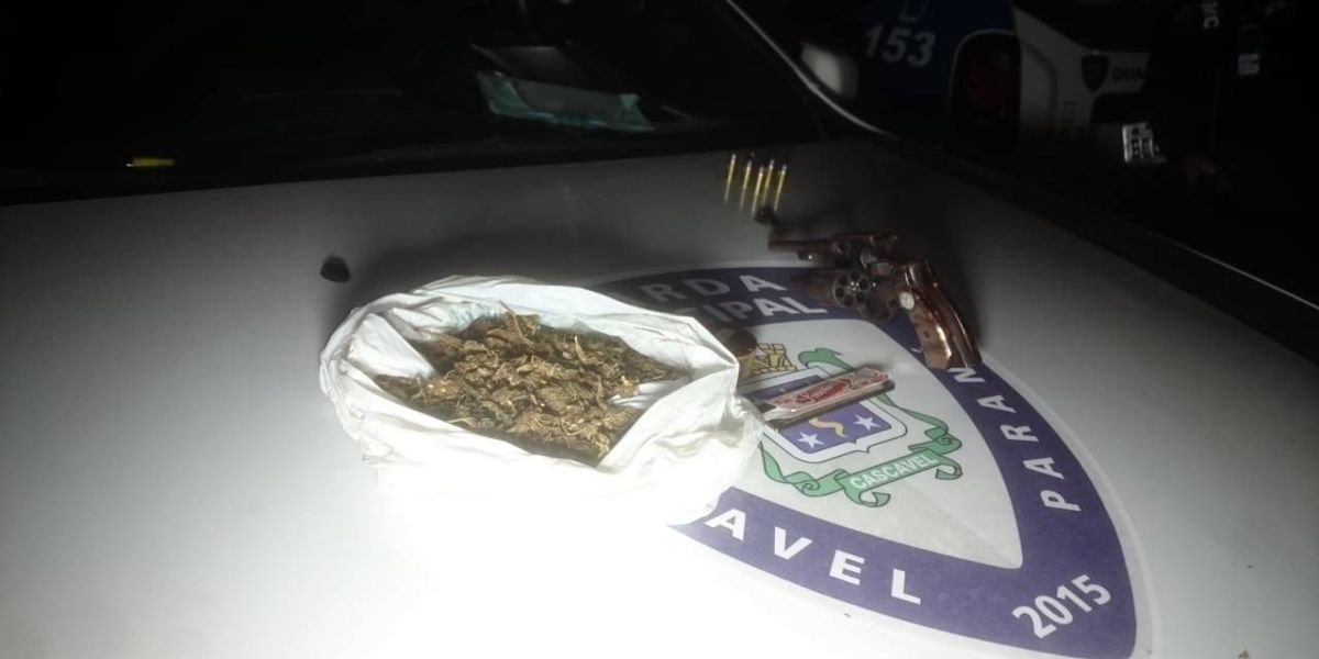 Durante fiscalização de aglomeração, Guarda Municipal apreende arma de fogo e maconha