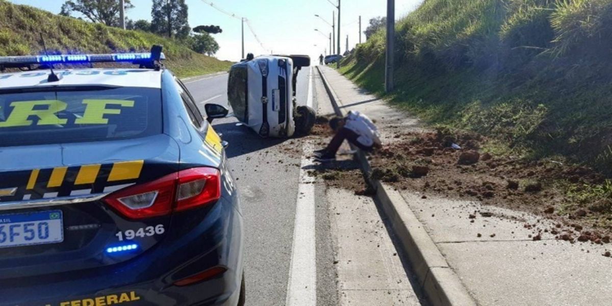 PRF prende assaltante armado e recupera carro roubado na Grande Curitiba
