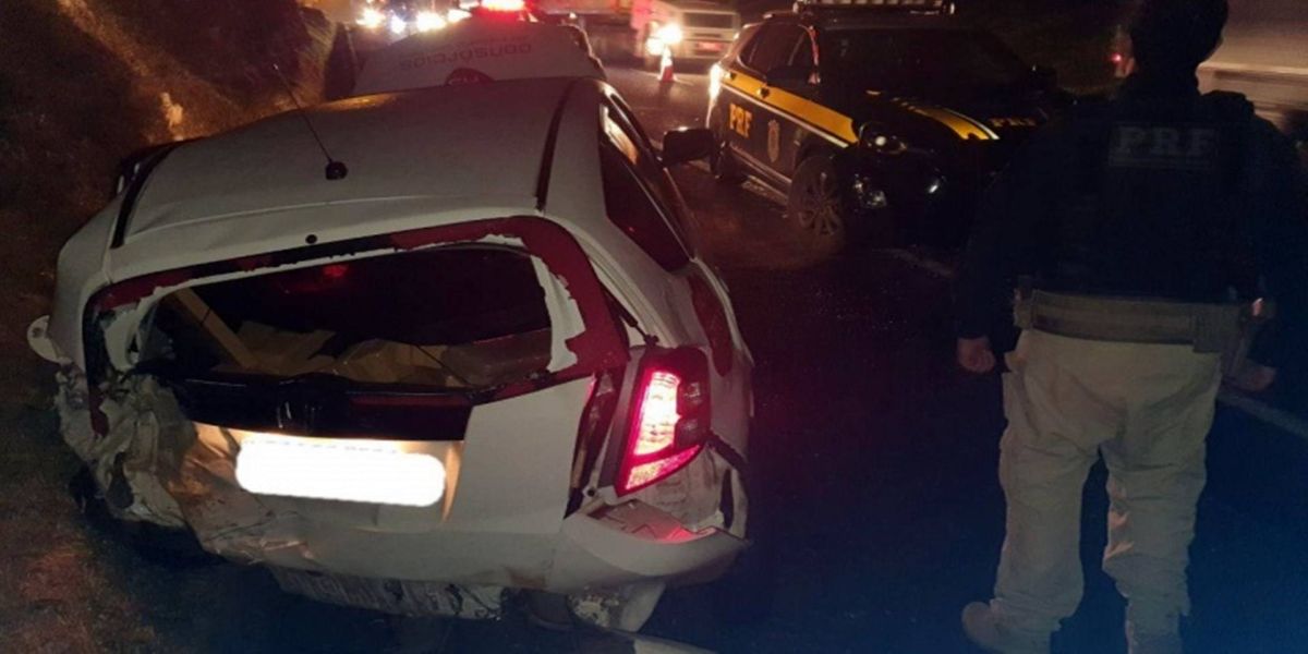 Após perseguição, PRF apreende 347 quilos de maconha, recupera carro em Curitiba