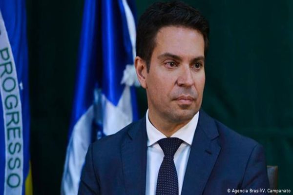 Ministro do STF suspende nomeação de Ramagem como diretor-geral da PF