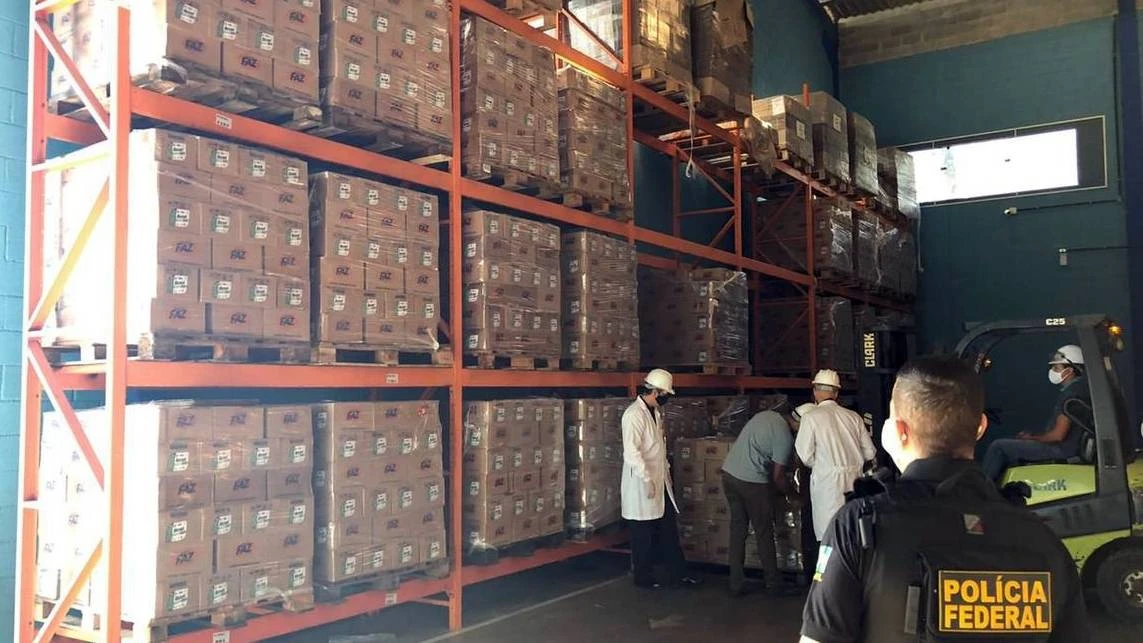 Foto relacionada a notícia: PF apura venda de álcool gel com teor abaixo do indicado no rótulo