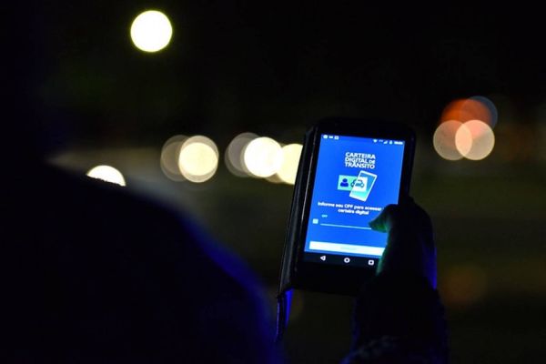 CRLV digital está disponível para impressão por donos de veículos em 13 estados e no DF