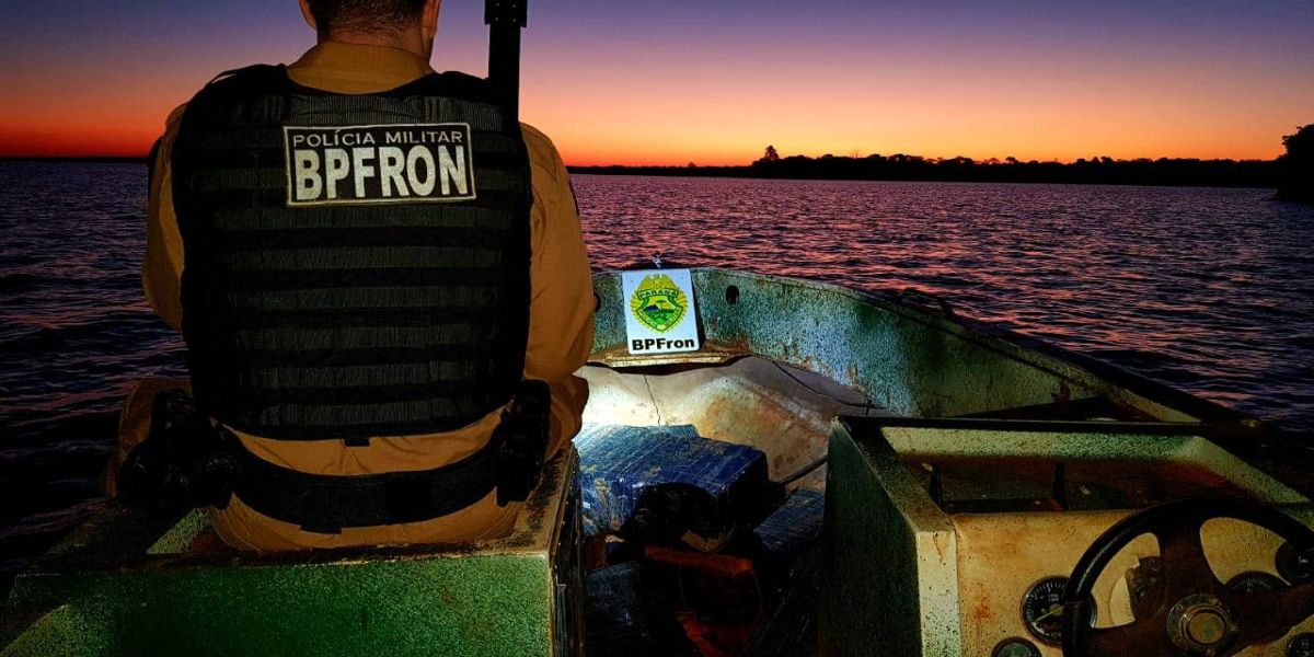 BPFron apreende carga de maconha no lago de Itaipu