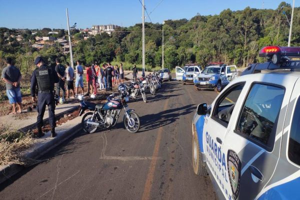 Imagem referente a notícia: Guarda Municipal encerra encontro de motoqueiros com aglomeração e perturbação