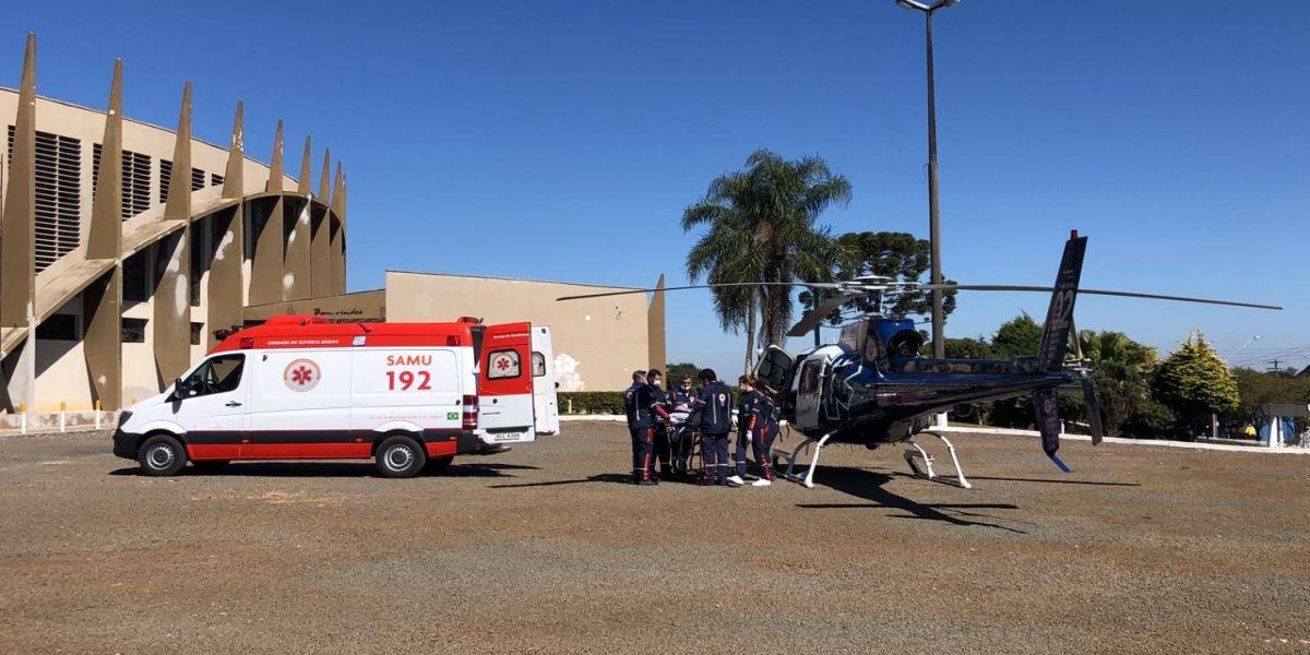 Helicóptero do Consamu realiza transferência de paciente idosa em Laranjeiras do Sul