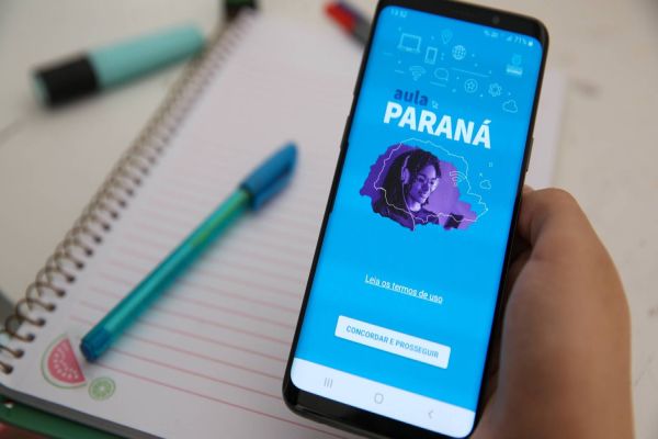 Professores aderem ao EaD e atraem alunos com alternativas criativas