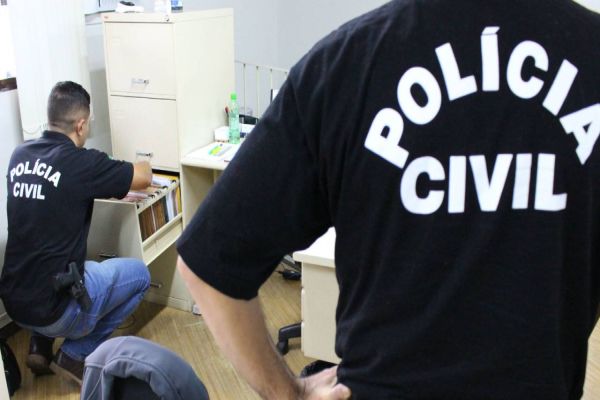 PCPR prende cinco suspeitos de estelionato que diziam ser da Receita Federal