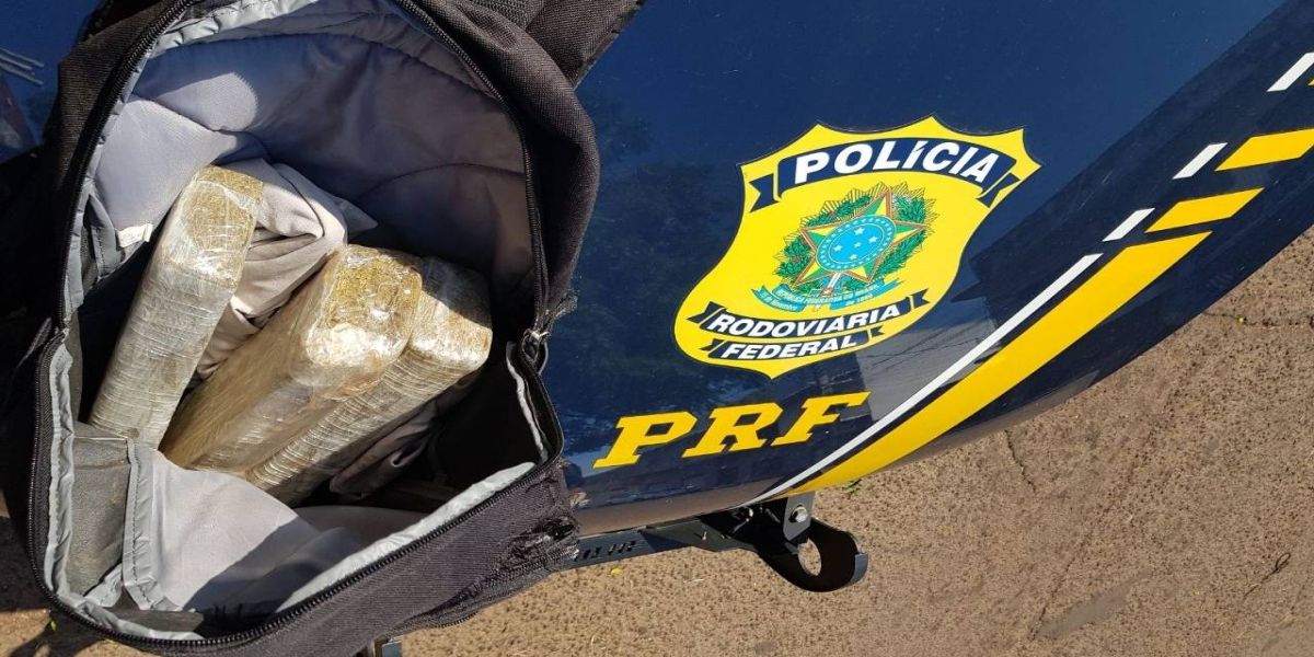 PRF encontra droga com passageiro em carro de aplicativo