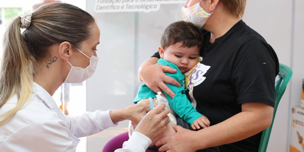 Caderneta em dia: Saúde reforça importância da cobertura vacinal contra o sarampo