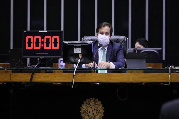 Câmara aprova texto-base de auxílio emergencial a estados e municípios