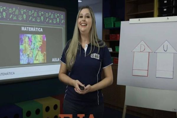 Aulas pela TV aberta já atendem estudantes das escolas municipais