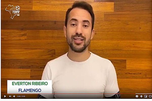 Jogadores protestam em vídeo contra redução de 50% da multa rescisória