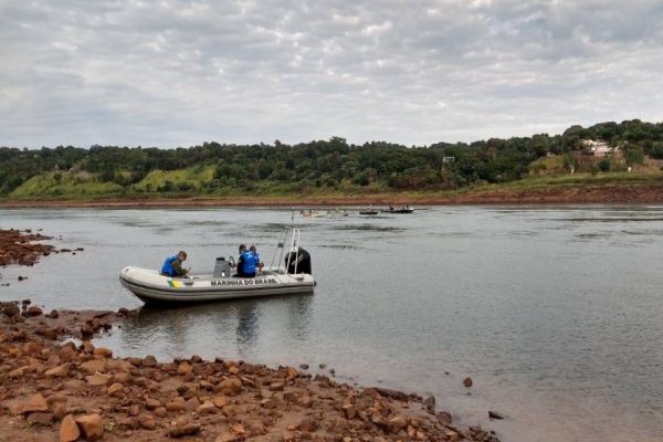 Canoa afunda no Rio Paraná e deixa ao menos 12 desaparecidos