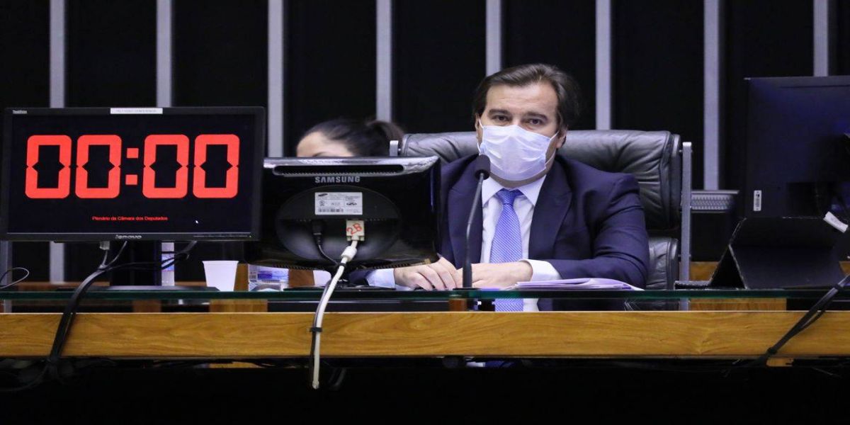 Maia descarta retorno das atividades presenciais na Câmara
