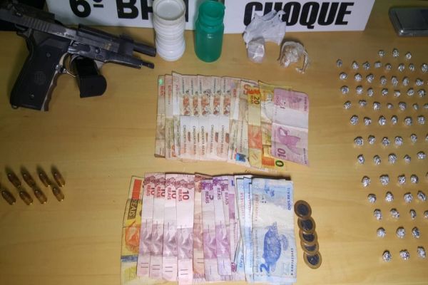 Choque apreende arma, droga e dinheiro no Bairro XIV Novembro