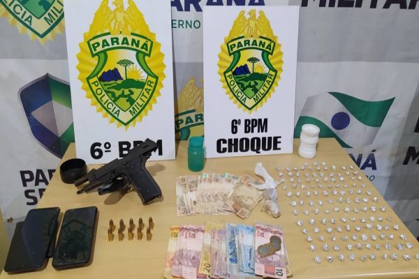 No Oeste do estado, PM encaminha três pessoas e apreende 123 pedras de crack e uma arma de fogo