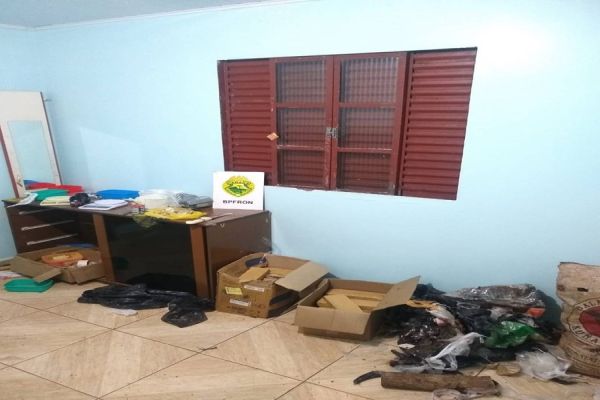 Imagem referente a notícia: BPFron desmantela refinaria de droga no Bairro Lago Azul