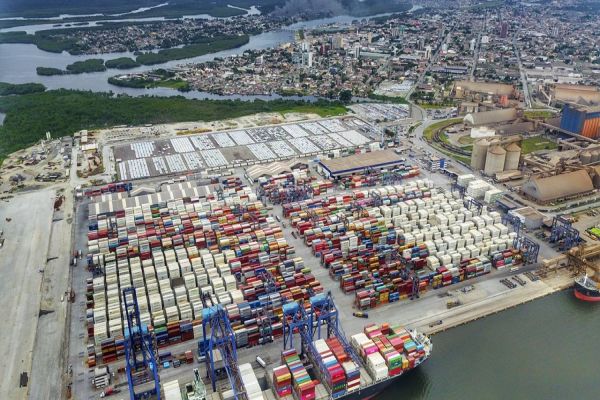 Imagem referente a notícia: Porto de Paranaguá concentra 70% das exportações brasileiras de óleo de soja no 1º trimestre