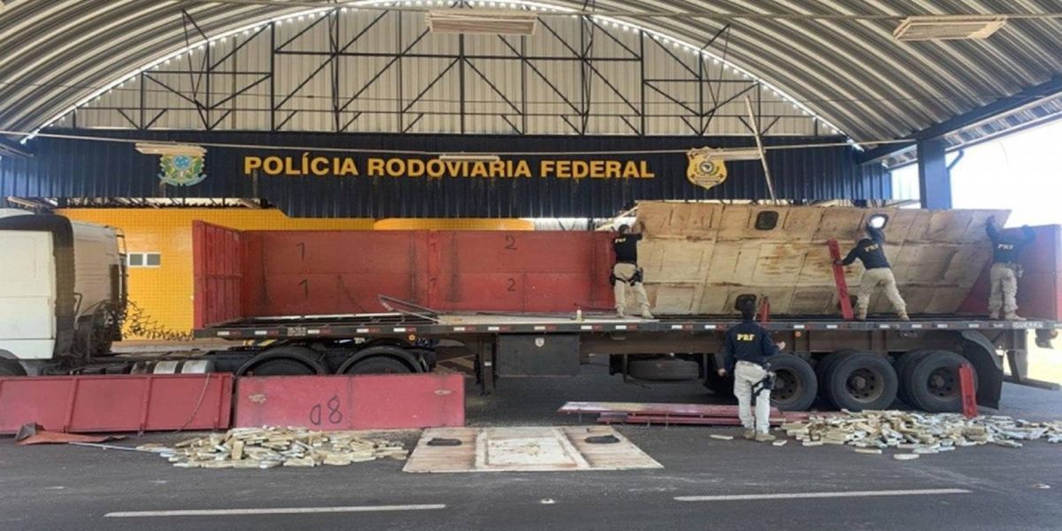 PRF apreende mais de meia tonelada de maconha em Guaíra-PR