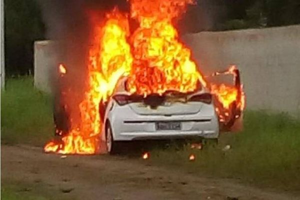 Imagem referente a notícia: PRF prende na BR-376 dupla suspeita de matar Guarda Municipal em Paranaguá