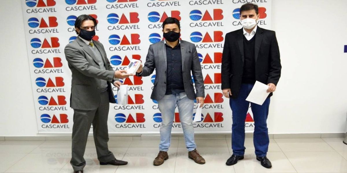 Celular doado pela OAB aprimora a comunicação de advogados na PEC