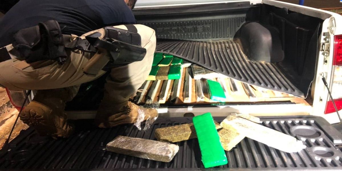 PRF apreende caminhonete com mais de 60 kg de maconha na BR-277