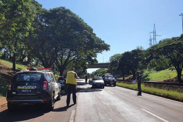 Quatro suspeitos de roubar uma casa morrem após confronto com a PM no norte do Paraná