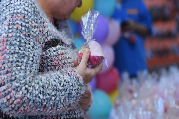 Mães do Huop recebem homenagem em café colonial