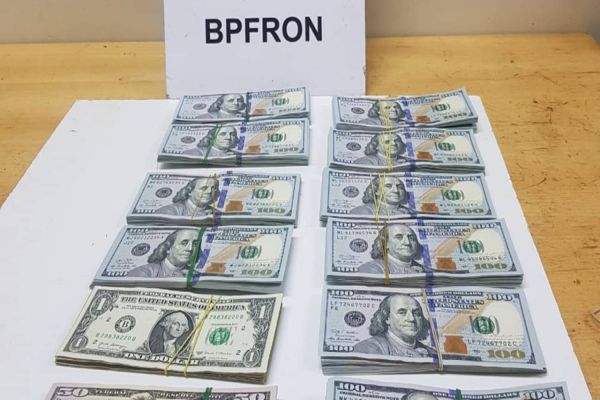 BPFron apreende homens em S10 com mais de 53 mil dólares