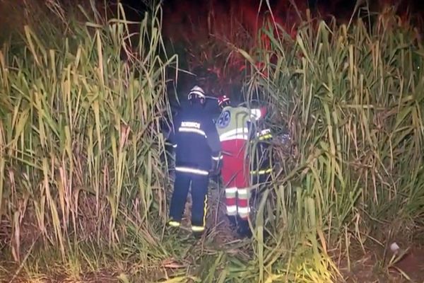 Astra capotada por diversas vezes na BR-277 e motorista fica ferido