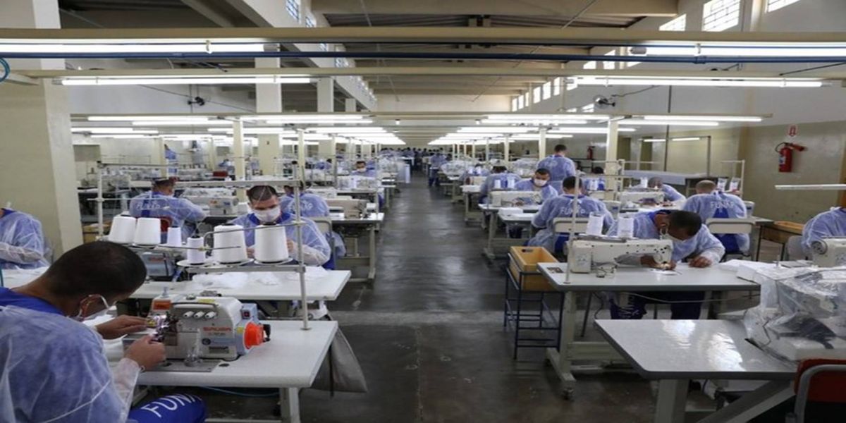 Presídios brasileiros produzem mais de 1,5 milhão de máscaras por semana