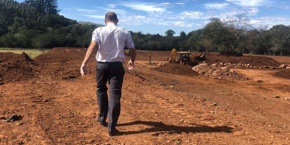 Prefeitura fala sobre "obras em propriedades rurais particulares" e diz que leis autorizam elas