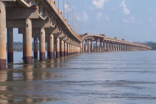 Militar do Exército está desaparecido no Rio Paraná após acidente com duas embarcações, em Guaíra