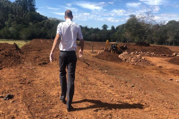 Prefeitura fala sobre "obras em propriedades rurais particulares" e diz que leis autorizam elas