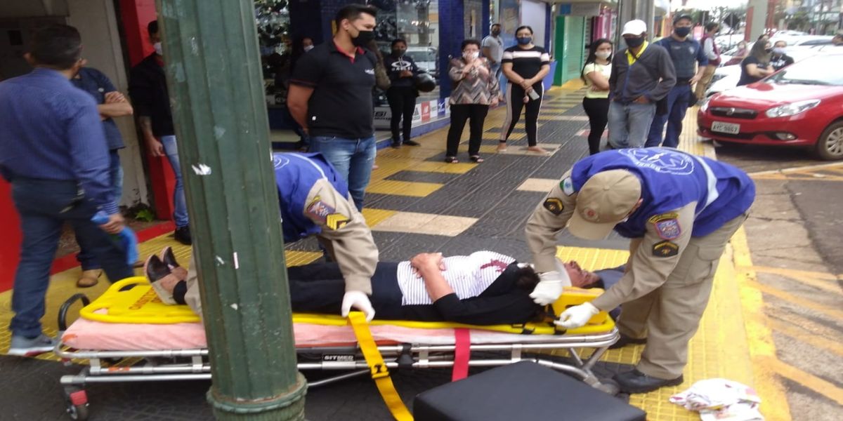Idosa é atropelada por Gol no centro de Toledo
