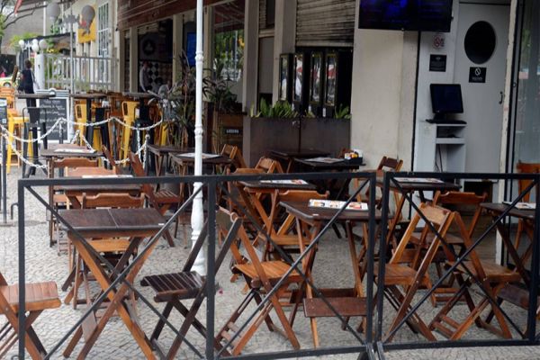 Serviços caem 6,9% em março, pior resultado do setor desde 2011