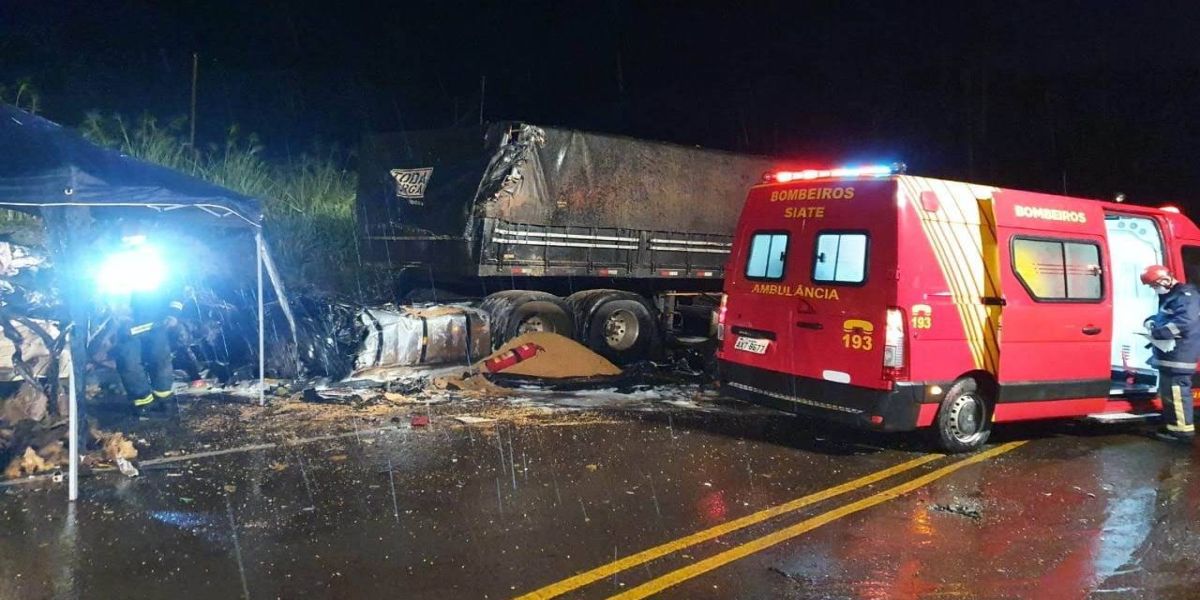 Duplo acidente com sete veículos deixa 13 vítimas feridas na PR-317