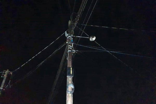 Poste com lâmpada queimada gera reclamação no Bairro Bela Vista