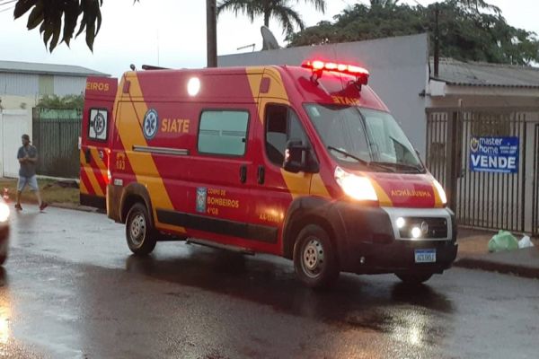 Jovem sofrer queda de moto e é atendido pelo Siate no Bairro São Cristóvão