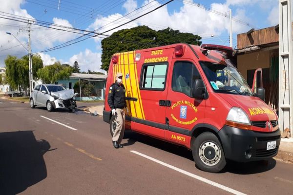 Imagem referente a notícia: Homem sofre suspeita de fratura em mão após colisão de trânsito no Bairro Coqueiral