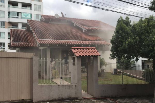 Mulher que ateou fogo em imóvel em Beltrão é presa na rodoviária de Cascavel