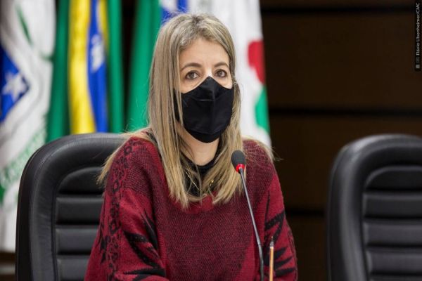 Após reunião, vereador protocola pedido de exoneração da Secretária Márcia Baldini
