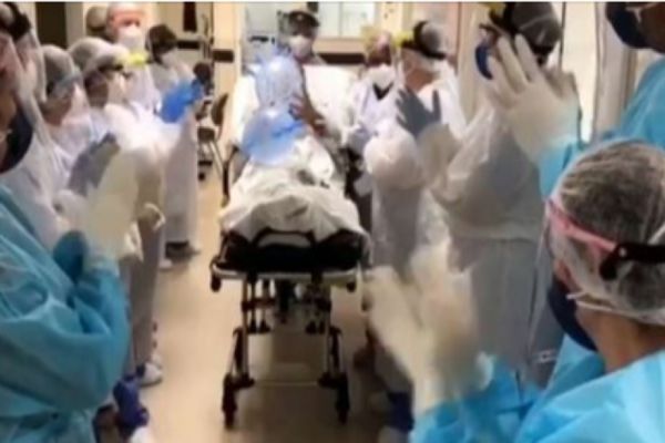 Homem de 62 anos com caso grave de Covid-19 recebe alta sob aplausos no HU de Cascavel