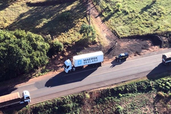 PRF apreende contêiner com 500 mil maços de cigarros contrabandeados na BR-272