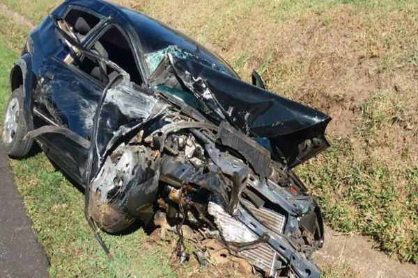 PRF atende saída de pista com duas vítimas graves na BR-376