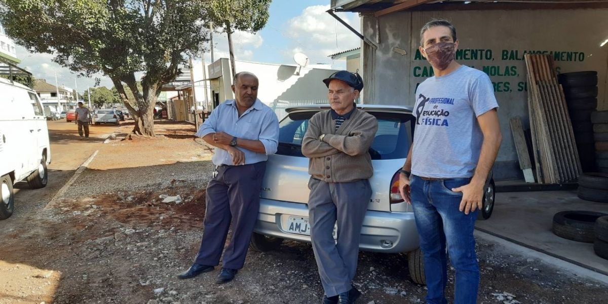 Vereador Carlinhos acompanha revitalização da Avenida Papagaio