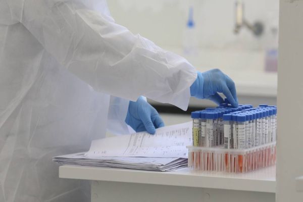 Paraná alcança 17 laboratórios credenciados para testes da Covid-19