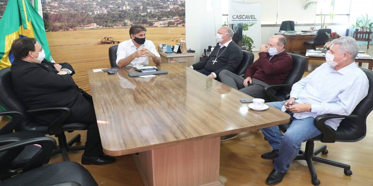 Paranhos recebe convite para ordenação episcopal do padre Adimir Mazali