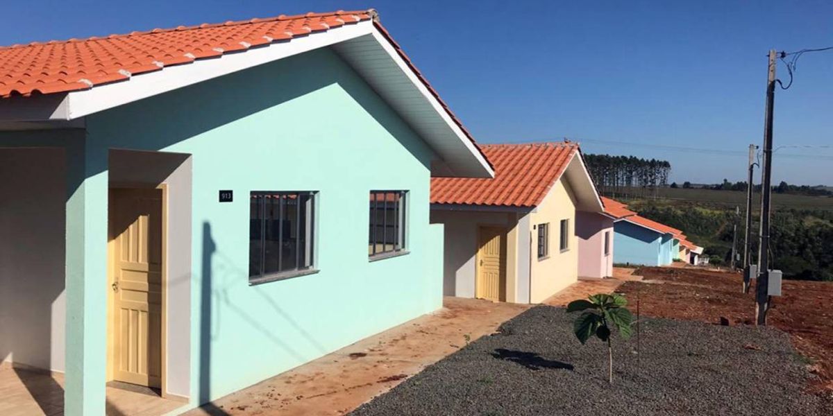 Casas populares são entregues a famílias de Quedas do Iguaçu
