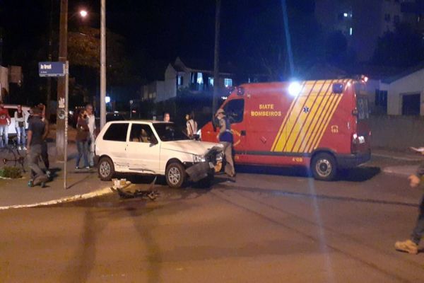 Imagem referente a notícia: Homem sofre fratura de clavícula após colisão de trânsito no Bairro Coqueiral